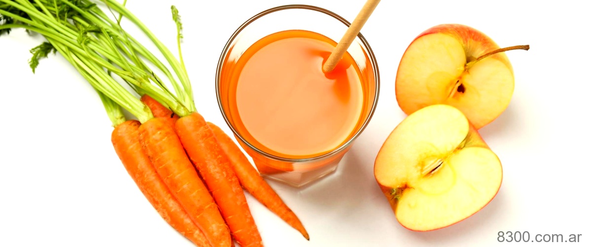 ¿Qué vitaminas contiene el jugo de zanahoria y manzana?